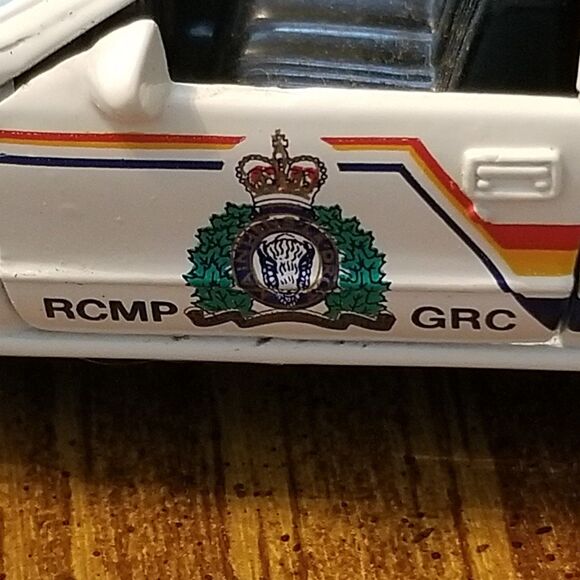 Royal Canadian Mounted Police Road Champs die cast police car 1:43 scale - Picture 10 of 12